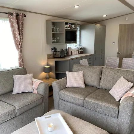 Lake District Prestige Caravan, 3 Bedrooms, Sleeps 8 On Haven Tatil parkı