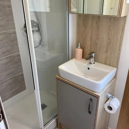 Lake District Prestige Caravan, 3 Bedrooms, Sleeps 8 On Haven Üdülőpark *